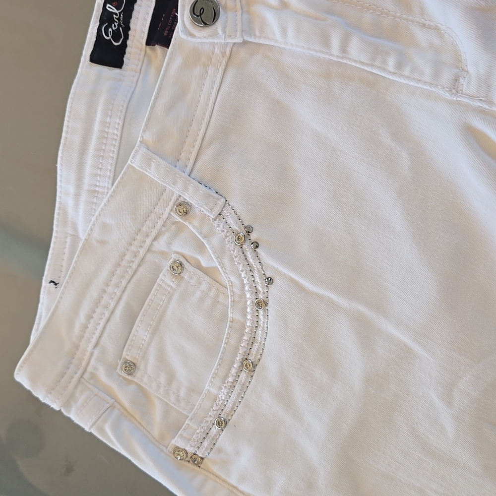 Earl Jeans White Embellished Capris - Picture 8 of 9